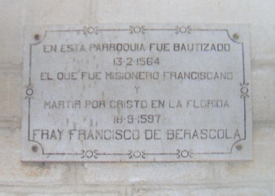 Placa dedicada a Francisco de Beráscola en la iglesia vizcaína de Molinar (Gordejuela).