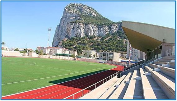 El Victoria Stadium, único campo gibraltareño y por lo tanto escenario de todos los partidos.