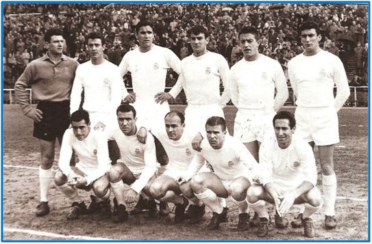Real Madrid en 1961-62, todavía con Marquitos, el segundo por la izda., arriba.