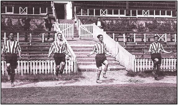 Muguerza, Gorostiza, Oceja e Ipiña, entrenando en San Mamés. Mediaban los años 30 del pasado siglo.