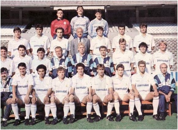 Plantilla del Real Madrid 1988/89 con los dos hermanos Llorente, los dos últimos sentados