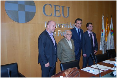 José Suárez Arias-Pacheco, Gustavo Bueno, Jorge Valdano y Víctor Martínez Patón, en un momento previo al debate