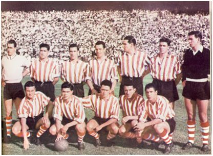 Formación Athletic Club 1955-56: De pie: Lezama, Orue, Mauri, Maguregi, Garay, Artetxe, Carmelo. Agachados: Canito, Arieta I, Uribe, Markaida y Gainza.