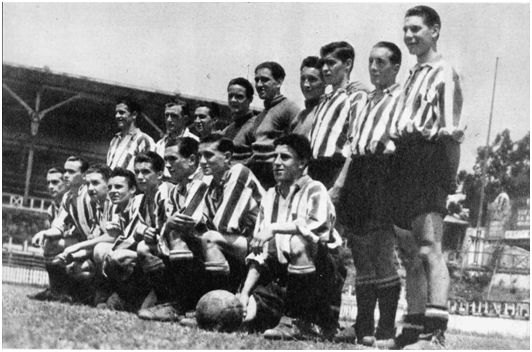 Equipo de ‘cachorros’ del Athletic Club en junio de 1938. De pie y de izquierda a derecha: Imanol Viar, Bertol, Egusquiza, Idígoras, Kirschner, Echevarría, Larrazábal, Gamechogoicoechea (‘Gamecho’) y Lecue. Arrodillados y de izquierda a derecha: Lejardi, Díez, Saldaña, Nico Viar, Gardoy (‘Macala’), Justel, Izaguirre y González. (Autor: ¿Elorza? Marca, 03-01-1939).