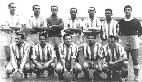 Deportivo de La Coruña 1950/51
De pie de izquierda a derecha: Ponte, Millán, Acuña, Botana, Carlos, Cuenca y Pita.
Agachados en el mismo orden: Corcuera, Oswaldo, Franco, Moll y Tino.