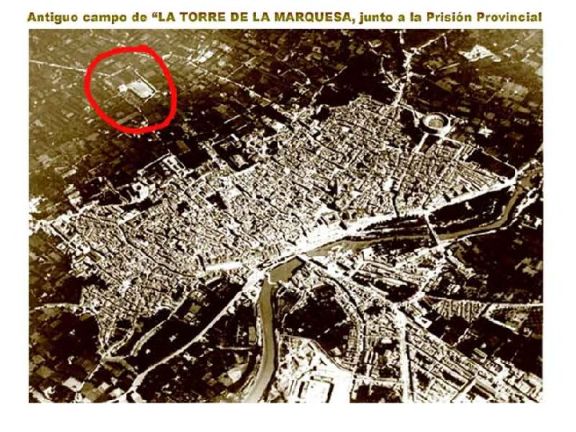 Como se aprecia en esta fotografía el campo de la Torre de la Marquesa (señalado por el círculo de color rojo) se encontraba a las afueras del núcleo urbano