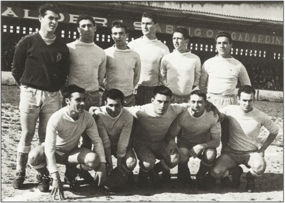 Formación del Club Deportivo Astorga, en el inicio de los años 60. Benjamín es el primero por la derecha, en la fila de abajo.
