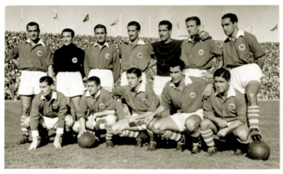 Formación 1949-50: Arriba: Català, Roig, Ernesto, Mariatges, Pérez, Cobo, Lecue. Agachados: Vázquez, Alsúa, Taltavull, Gallardo. Bravo.
