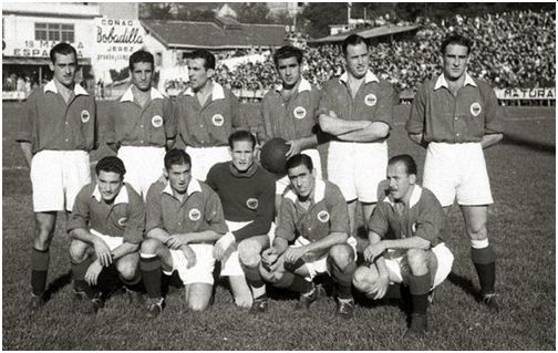 Formación 1946-47: Arriba: Catalá, Juanete, Conesa, Martínez, Balmanya, Babot. Agachados: Roig, Barceló, Augusto, Peralta, Panadés.