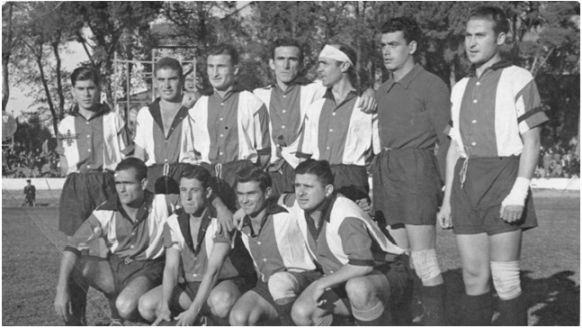 Formación 1939-40: Arriba: X, Paredes, Nieto. Calpe, Calero, Valero, Balaguer. Agachados: Ruano, Dolz, Botella, Goyeneche.