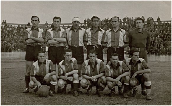 Formación 1940-41: Arriba: Calpe, Nieto, Villagrá, Paris, Iriondo, Soro. Agachados: X, Lezama, Dolz, Botella, Barnet.