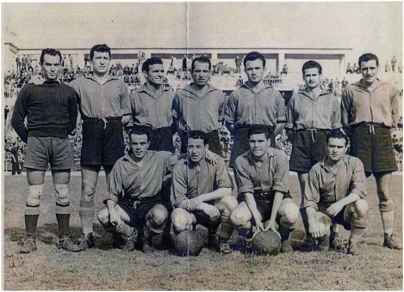 Formación 1949-50: Arriba: Alberto, Alepuz, Noguerales, Navarro, Salvador. Agachados: Sáez, Dolz, Llopis, Botella.