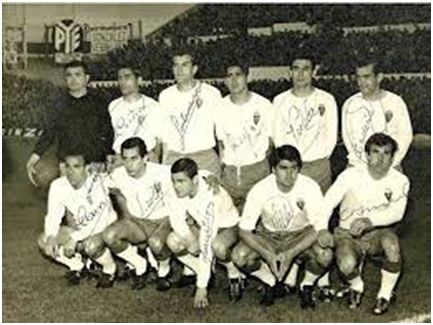 Formación 1964-65: Yarza, Cortizo, Santamaría, Reija, Violeta, Endériz. Agachados: Canario, Santos, Marcelino, Villa, Lapetra.