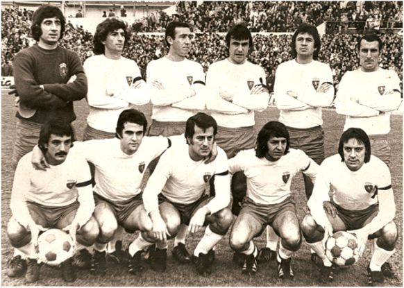 Formación 1973-74: Arriba: Nieves, Rico, González, Violeta, Blanco, Planas. Agachados: Rubial, García Castany, Ocampos, Arrúa, Soto.