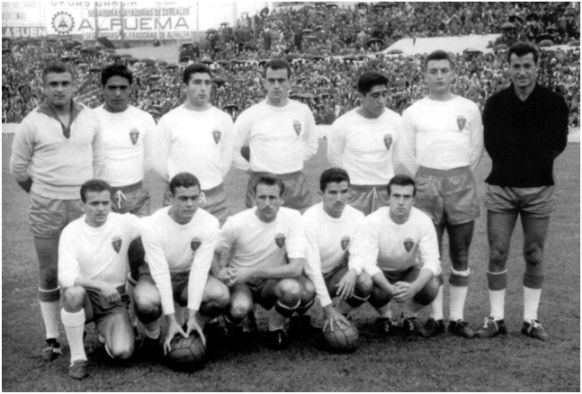 Formación 1960-61. Arriba: Yarza, Benítez, Isasi, Alustiza, Reija, José Luis, Lasheras. Agachados: Miguel, Marcelino, Murillo, Duca, Lapetra.