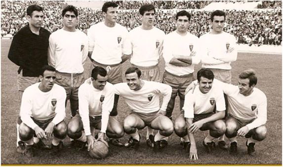Formación 1963-64. Arriba: Cardoso, Reija, Pepín, Zubiaurre, Isasi, Violeta. Agachados: Canario, Endériz, Marcelino, Villa, Lapetra.