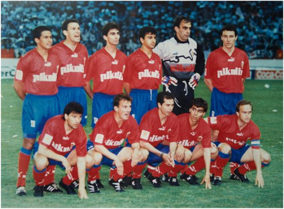 Campeón Copa del Rey 1993-94: Arriba: Cáceres, Poyet, Gay, Nayim, Cedrú, Aguado. Agachados: Higuera, Belsué, Solana, Aragón, Pardeza.