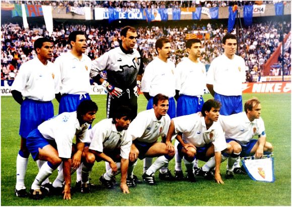 Campeón de la Recopa 1994-95. Arriba: Cáceres, Poyet, Cedrún, Solana, Nayim, Aguado. Agachados: Esnáider, Higuera, Belsué, Aragón, Pardeza.