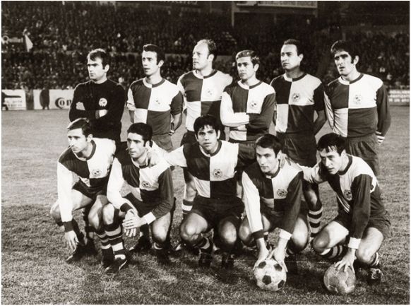 Formación 1968-69. Arriba: Martínez J., Isidro, Pini, Arnal, Torrent, Marañón R.. Agachados: Zaballa, Montesinos, Seminario, Muñoz L., Pujol L..