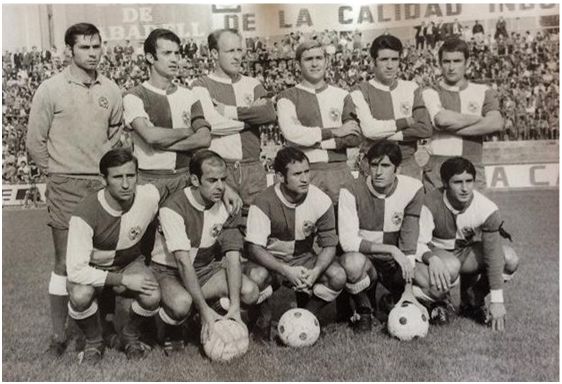 Formación 1969-70: Arriba: Comas, Isidro, Pini, Arnal, Montesinos, Muñoz. Agachados: Zaballa, Pereda, Paláu, Garzón, Cristo.