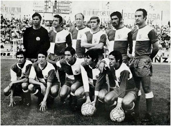 Formación 1970-71. Arriba: Comas, Isidro, Pini, Arnal, Marañón, Torrent. Agachados: Jenaro, Montesinos, De Diego, Garzón, Cristo.