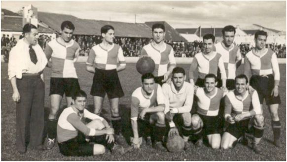 Formación 1934-35: Arriba: Morral, Esteve, Gual, Sangüesa, Calvet, Mota. Agachados: Font, Blanch, Masip, Barceló, Gracia.