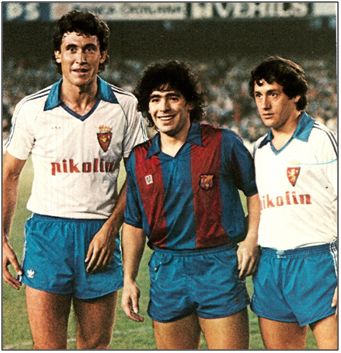 Jorge Valdano, junto a los también argentinos Maradona y Barbas. Cuando Valdano se nacionalizó español y fuese obligado a seguir compitiendo como extranjero por sus internacionalidades albicelestes, involuntariamente se convirtió en otro problema legal para la FEF.